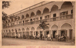 CPA -  Algérie - LAGHOUAT - Le Grand Hotel Saharien - Scènes & Types