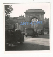 WW2 PHOTO ORIGINALE Soldat Allemand & Colonne Véhicules WH à NEVERS 58 NIEVRE - 1939-45