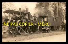 49 - SEGRE - ROULOTTE ET OUVRIERS DE LA ST ANONYME POUR LA CONSTRUCTION ET L'ENTRETIEN DES ROUTES- CARTE PHOTO ORIGINALE - Segre