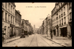 51 - REIMS - LA RUE GAMBETTA - POMPE A ESSENCE AERO - EDITION DES COMPTOIRS FRANCAIS - Reims