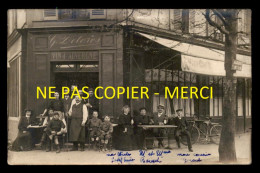 75 - PARIS 17EME - BOULEVARD DES BATIGNOLLES  (PLAQUE DE RUE) - CAFE G. DELCROS - CARTE PHOTO ORIGINALE - Arrondissement: 17