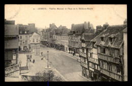 14 - LISIEUX - VIEILLES MAISONS ET PLACE DE LA HALLE AU BEURRE - Lisieux