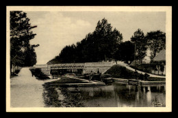 51 - AY - LE CANAL ET L'ECLUSE - PENICHE - Ay En Champagne