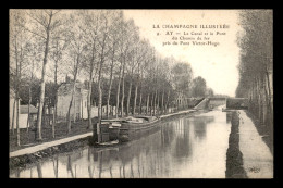 51 - AY - LE CANAL ET LE PONT DU CHEMIN DE FER PRIS DU PONT VICTOR HUGO - PENICHE - Ay En Champagne