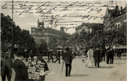 Düsseldorf - Am Wilhelm Platz - Verkäufer Ansichtskarten - Düsseldorf