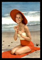 PIN-UPS - SEXY - BIKINI - FEMME SUR LA PLAGE - Pin-Ups