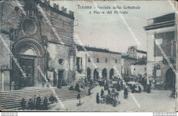 Bg404 Cartolina Teramo Citta' Facciata Della Cattedrale E Piazza Del Mercato - Teramo