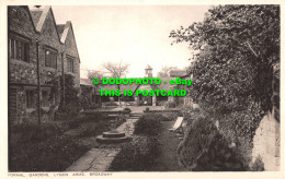 R533189 Broadway. Formal Gardens. Lygon Arms. Russell. The Lygon Series. W. Denn - Wereld