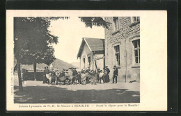 CPA Beaujeu, Colonie Lyonnaise De N.-D-. St-Vincent, Avant Le Depart Pour La Bataille  - Andere & Zonder Classificatie