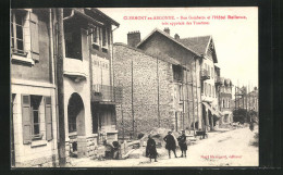 CPA Clermont-en-Argonne, Rue Gambetta Et L`Hotel Bellevue  - Clermont En Argonne