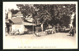 CPA Riom, Avenue De La Gare, Départ Des Autobus  - Riom