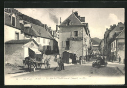 CPA Le Mont-Dore, La Rue De L`Etablissement Hermok, Vue De La Rue  - Le Mont Dore
