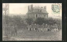 CPA Chaumont-en-Vexin, Place De La Fouterie, Ecole Des Filles  - Chaumont En Vexin