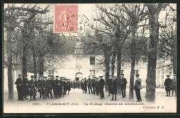 CPA Clermont, Le Collége, Eléves En Récréation  - Clermont