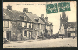 CPA Juvigny-sous-Andaine, La Place Du Bourg, Vaugeois Aubergiste  - Juvigny Sous Andaine