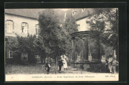 CPA Corbigny, Ecole Superieure, La Cour D`Honneur  - Corbigny