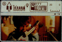 TELECARTE ETRANGERE...ENFANT AVEC TELEPHONE - Téléphones