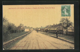 CPA Savigné-l'Évéque, Entrée Du Bourg, Route Du Mans  - Le Mans