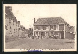 CPA La Chapelle-Saint-Remy, Un Coin De La Place Et Hotel Du Cheval Blanc  - Autres & Non Classés