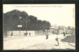 CPA Gournay-en-Bray, Entrée Des Grands Boulevards Et La Porte De Paris  - Gournay-en-Bray