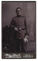 Photo Atelier Schmidt, Metz, St. Medardenstrasse 10, Soldat Avec Bajonett Et Portepee En Uniforme  - Anonymous Persons