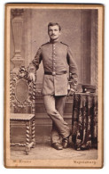 Fotografie M. Kraus, Regensburg, Ostengasse 163, Soldat Mit Portepee Und Bajonett In Uniform  - Anonyme Personen