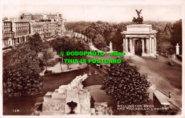 R535291 128. Wellington Arch And Piccadilly. London. RP. 1950 - Andere & Zonder Classificatie