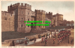 R534952 Windsor Castle. Henry VIII. Gate. Photochrom - Wereld