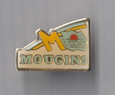 PIN'S THEME VILLE DE MOUGINS EN ALPES MARITIMES - Villes