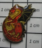 3222 Pin's Pins / Beau Et Rare / ANIMAUX / DRAGON ROUGE A AILES NOIRES - Tiere