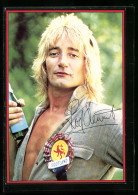 AK Musiker Rod Stewart Mit Scotland-Emblem Und Flasche  - Music And Musicians