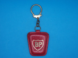 Porte-clé Cuir Rouge - BP British Petroleum - Produits Pétroliers Station-Service - Années 50-60 - Key-rings