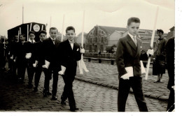 Ref 1 - Photo : Procession De Communion A Paris , Proche église Saint Jacques Et Saint Christophe - France . - Europe