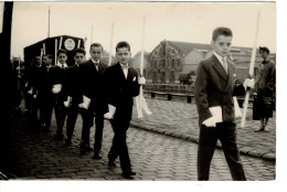 Ref 1 - Photo : Procession De Communion A Paris , Proche église Saint Jacques Et Saint Christophe - France . - Europa