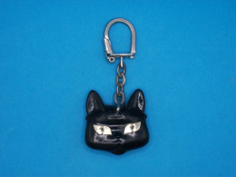 Porte-clé Plastique - Je Ne Prête Mes Yeux Qu'à Marchal - Accessoires Auto Eclairage Phares Automobile Voiture Tête Chat - Key-rings