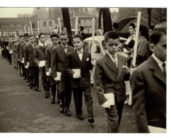 Ref 1 - Photo : Procession De Communion A Paris , Proche église Saint Jacques Et Saint Christophe - France . - Europe