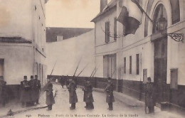 POISSY                       Porte De La Maison Centrale. La Relève De La Garde - Poissy