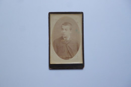 Photographie CDV -  Jeune Homme   -  Photographie COGNET  -  28 Faubourg Saint Honoré   -  PARIS - Autres & Non Classés