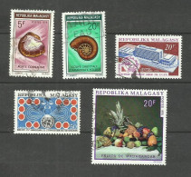 MADAGASCAR N°472 à 476 Cote 4.05€ - Madagascar (1960-...)