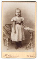 Fotografie F. Motschmann, Nürnberg, Maxfeld-Str. 48, Hübsches Blondes Mädchen Mit Langen Haaren Und Gürtel  - Anonyme Personen