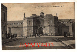 CPA - ANGERS En 1918 ( M.- Et - L. ) La Prison ( Entrée Et Rue Bien Animées ) N° 19 - A. P. - Angers