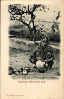 CPA Indien, Frau In Tracht, Reinigung Der Töpfe - Costumes
