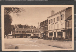 23 - LA SOUTERRAINE - Hôtels Et Place De La Gare - La Souterraine