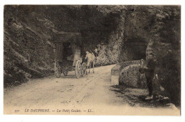 CPA - Les Petits Goulets En 1907 ( Diligence à L'entrée Du Tunnel ) LE DAUPHINE - N° 351 - L L - Les Grands Goulets