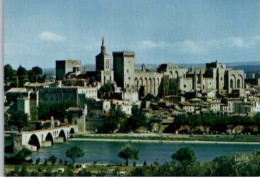 AVIGNON. -  Le Pont St Bénézet ( XIIe) Et Le Palais Des Papes ( XIVe). .    Non Circulée - Avignon (Palais & Pont)