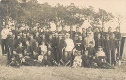 Militaria Carte Photo Soldats Militaires Postee De Mourmelon Le Grand - Characters