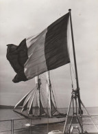 PHOTO PRESSE LE CROISEUR JEANNE D'ARC QUITTANT BREST SEPTEMBRE 1953  A D P PHOTO FORMAT 18 X 13 CMS - Bateaux