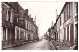 LA BAZOCHE GOUËT - Rue De Montmirail  (carte Photo Animée) - Andere & Zonder Classificatie