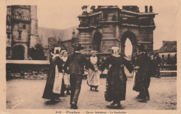 Pleyben  (29 - Finistère) Danse Bretonne . Le Jambadao - Pleyben