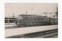 Photo Locomotive SNCF 2D2 5500 Train Marchandises Gare Sud Ouest France Chemin Fer Loco Motrice électrique Wagon PO 500 - Eisenbahnen